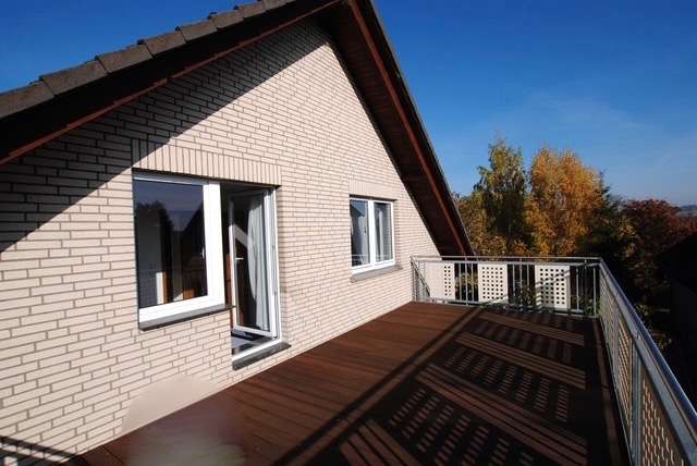 Helle 4 Zimmer Whg. im 1. OG mit großer Dachterrasse und neuem Tageslichtbad