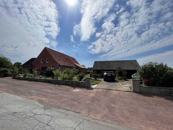 Großzügiger zu wohnen geht nicht- Gepflegtes Wohnhaus mit grenzenloser Wiese