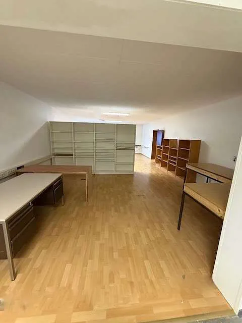 Renovierte Büroräume im Gewerbepark