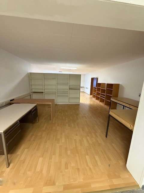 Renovierte Büroräume im Gewerbepark