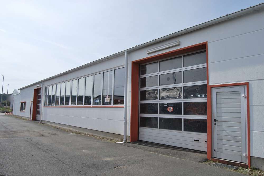 Perfekte Produktionshalle mit Büro in Hagenburg