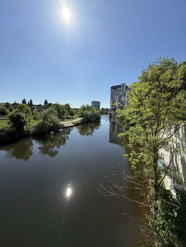 Gepflegte Gewerbeeinheit mit 10 Räumen