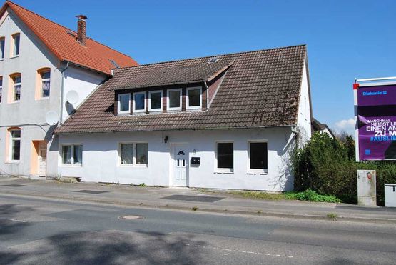 Erdgeschosswohnung , renovierungsbedürftig
