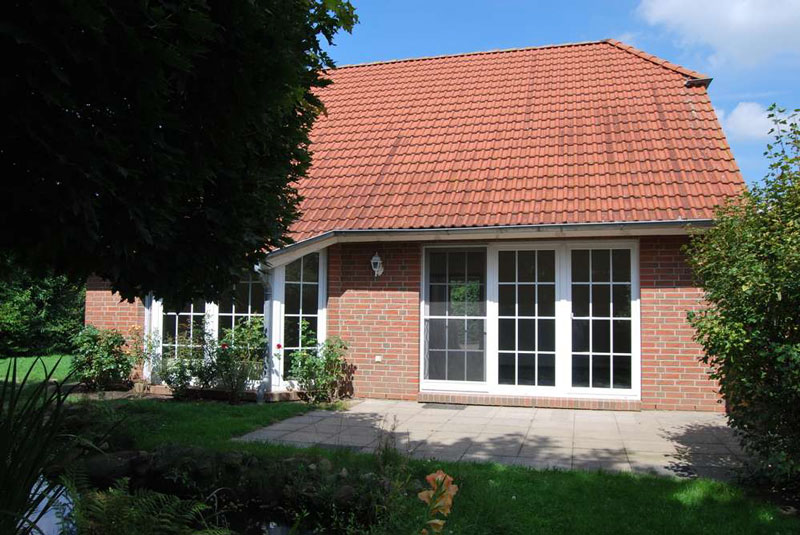 1 Familienhaus mit idyllischem Garten