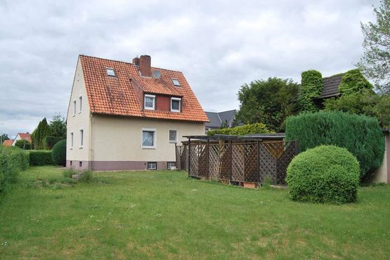 1-2 Familienhaus mit tollem Grundstück
